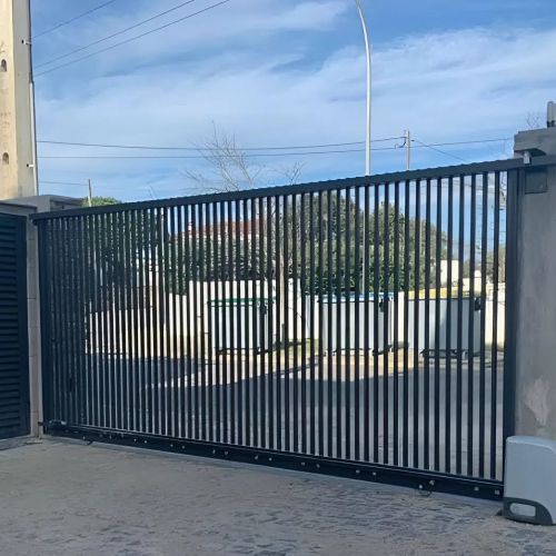 Các loại cửa phù hợp làm nhà kho, xưởng sản xuất