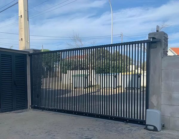 Các loại cửa phù hợp làm nhà kho, xưởng sản xuất